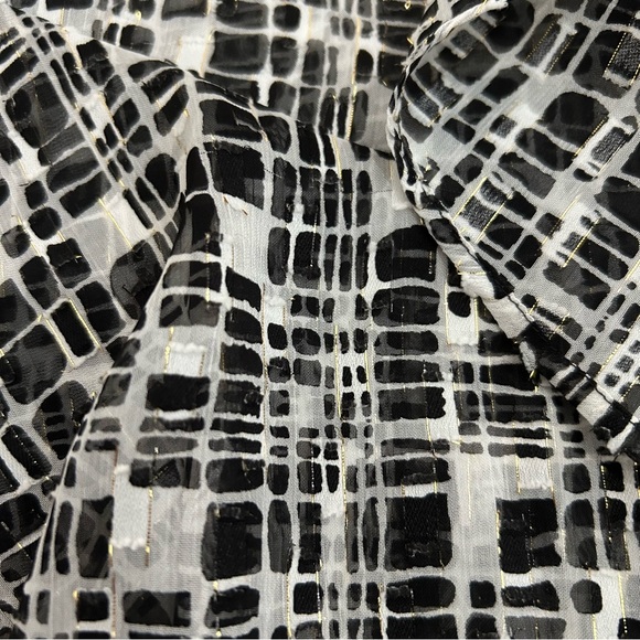 Chico’s Blouse Size 2=12/14 Black White With Sparkly Gold Thread Printed Ruffle - Picture 11 of 16